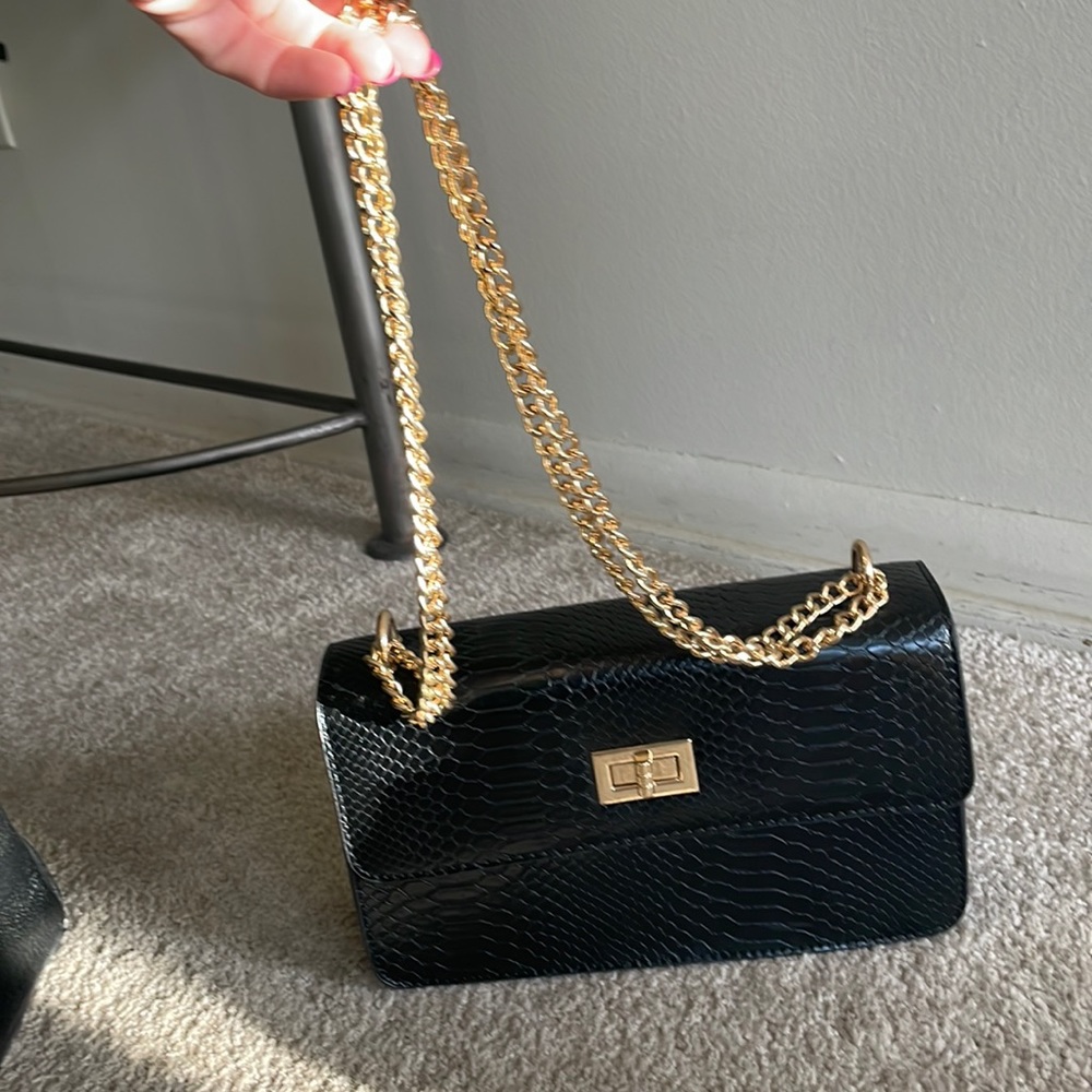 Black camera bag/ chain strap shoulder bag